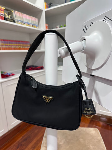 กระเป๋ามือสอง เจ้าของขายเองสภาพดี กระเป๋า Re-Edition Prada เกรดโรงงาน